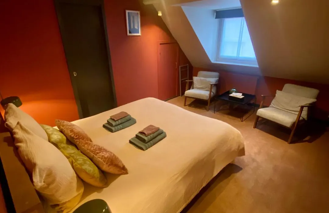 Central Bruges Home With 4 Ensuites-1