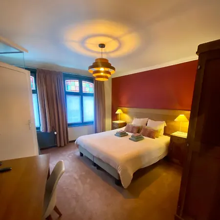 Central Bruges Home With 4 Ensuites-2