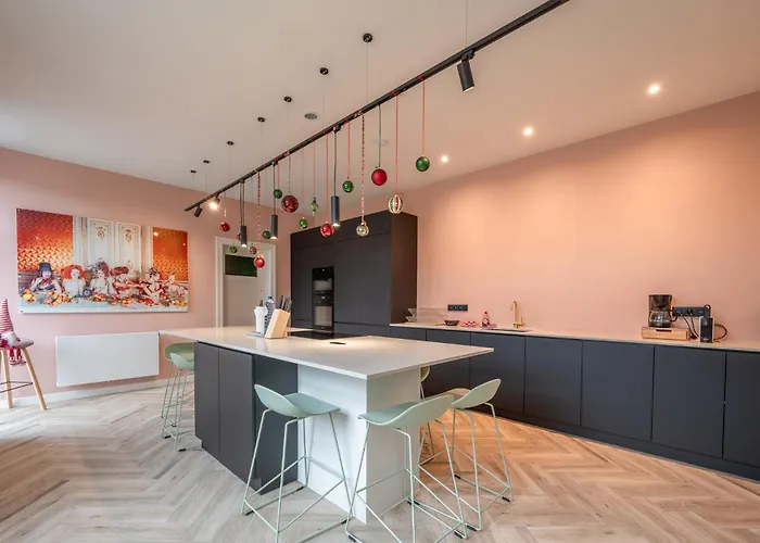 Villa Cézar - big house at the center of Bruges - free parking
