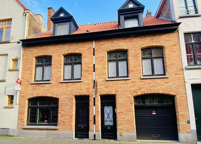 Central Bruges Home With 4 Ensuites