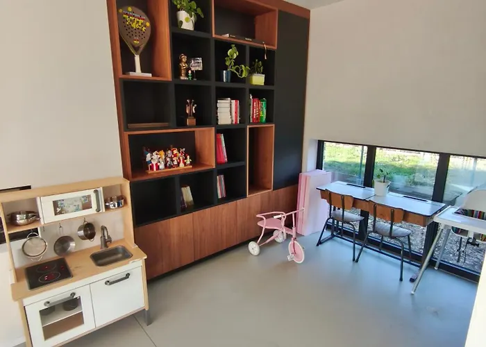 Modern Spatious House Near Bruges